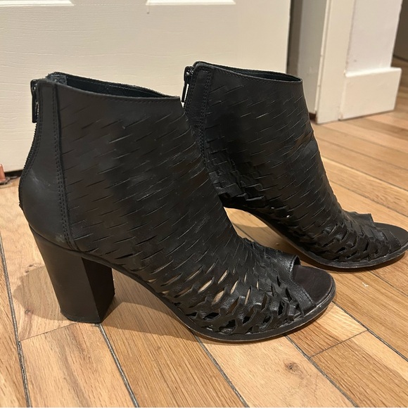 Authentic Italian Leather Black Peep-Toe Ankle Booties Heels size 8 - Picture 3 of 7